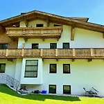 W4 Haus Ganghofer 洛伊塔施